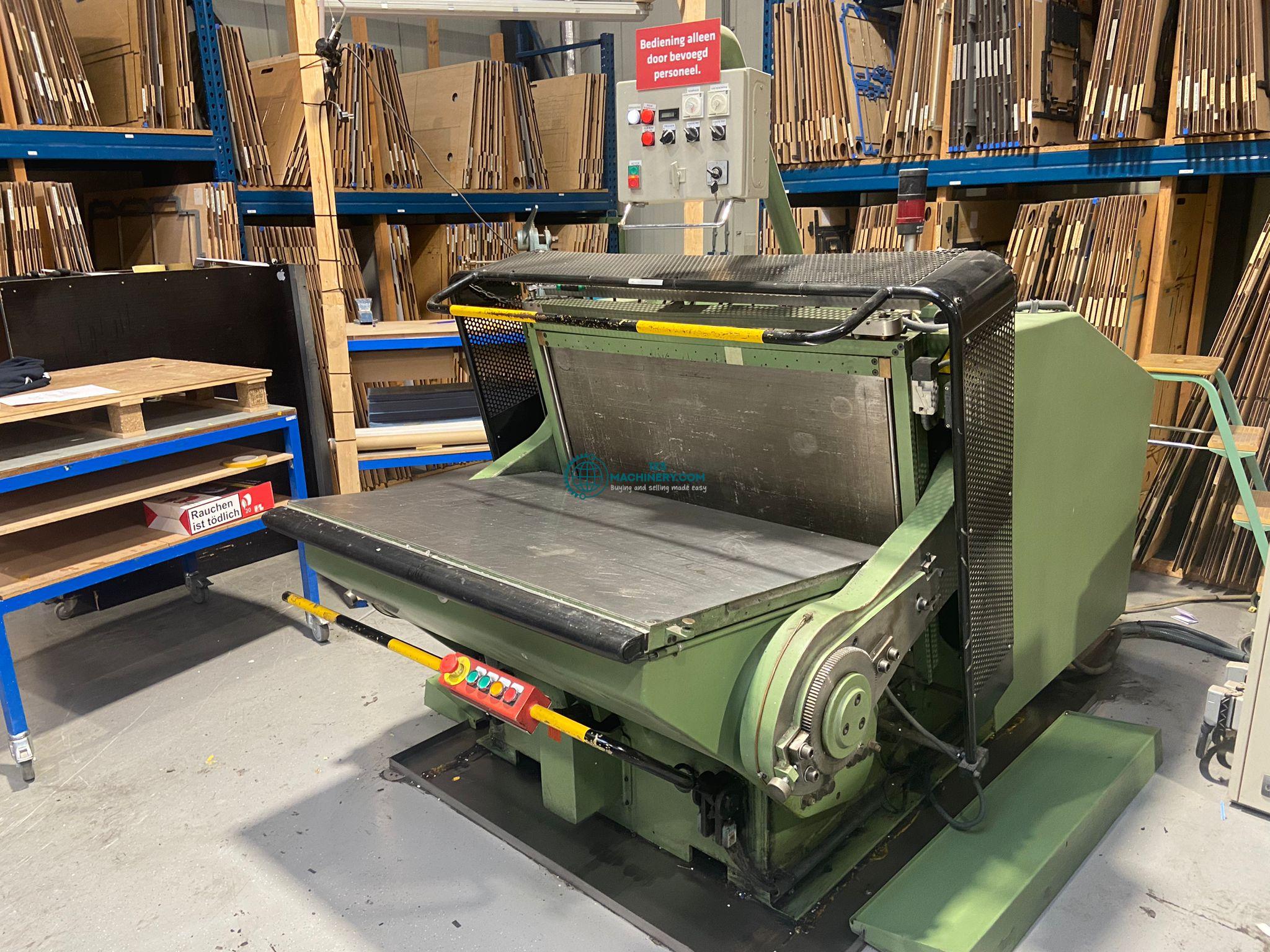 Clamshell die cutters